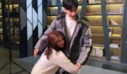 白鹿罗云熙 圈内人爆料,圈内人揭秘，明星背后的真实故事